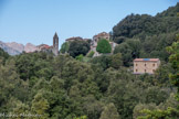 <center>Jour 1. Le village de Cristinacce.</center>Implanté à 800 m d'altitude sur le versant boisé du Capu di Melu (1562m), le village domine la Tavulella. II s’inscrit dans une végétation de chênes et de châtaigniers.
L'habitat s'est développé autour d'une construction médiévale implantée à proximité de la chapelle Ste Lucie (actuelle église) et d'une torra (maison fortifiée).