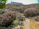 <center>Tinos.</center>29/06/2008. Le beau pont au pied du monastère de Kyrá Xéni.