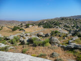 <center>Tinos.</center>27/06/2008. Volax. Le nom du village est directement lié à son environnement géophysique. Vòlax désigne la bille (de marbre ou d’autre matériau) et par extension la terre avec des pierres rondes.