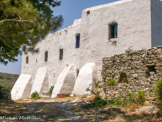 <center>Paros.</center>12/06/2008. Les murs impressionnants d' Agios Minás.