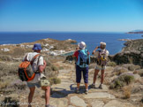 <center>Sifnos.</center>16/06/2008. Faros. A droite, le monastère de Panagia Chrissopigi (1650)