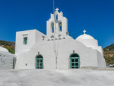 <center>Sifnos.</center>21/06/2008. La petite église pittoresque sur la plage de Vathý.