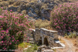 <center>Tinos.</center>29/06/2008. Le beau pont au pied du monastère de Kyrá Xéni.