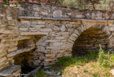 <center>Tinos.</center>29/06/2008. Le beau pont au pied du monastère de Kyrá Xéni.