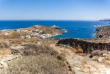 <center>Sifnos.</center>16/06/2008. Faros. A droite, le monastère de Panagia Chrissopigi (1650)