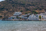 <center>Sifnos.</center>17/06/2008. Vathy. L'église de Taxiarhis et d' 