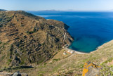 <center>Sifnos.</center>18/06/2008. La baie de Vroulídia, avec plus loin dans la mer les îles de Kímolos et de Mílos.