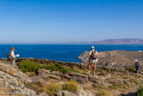 <center>Sifnos.</center>18/06/2008. Sur la droite, la chapelle d'Agios Geórgios, en face l'île de Sérifos.