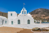 <center>Sifnos.</center>21/06/2008. La petite église pittoresque sur la plage de Vathý.