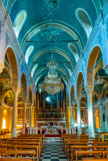 <center>Syros</center>23/06/2008.La cathédrale catholique Saint-Georges. La cathédrale a des caractéristiques de basilique à trois nefs, ces dernières étant séparées par des colonnades, tandis que la nef centrale surélevée est caractérisée par sa voûte de forme cylindrique