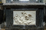 <center></center><center>La chapelle..</center> La mise au tombeau fut exécutée à Rome par le sculpteur Filippo della Valle.