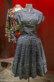 <center></center><center>Couloir de la mode.</center> Robe d'après-midi, Carven, printemps été 1952, toile de fibranne imprimée.