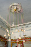 <center></center><center>Salle à manger du Nord.</center> Le lustre est composé de 25 carafes en cristal du XIXe siècle, c'est une création contemporaine.