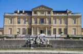 <center>Le château Borély.</center>La façade demandée au célèbre architecte Clérisseau ne sera pas exécutée. Trop chargée sans doute, de bas-reliefs, de balcons et de statues, elle fut radicalement simplifiée. L'exécution en fut confiée à l'architecte local, Esprit Brun et terminée aux alentours de 1768.