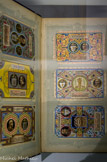 <center>Album de cartes postales, portraits de papes romains</center>