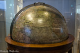 <center>Globe terrestre. </center>Vincenzo Coronelli, auteur, Gattelier, fabriquant. Paris, 1688 – 1695.